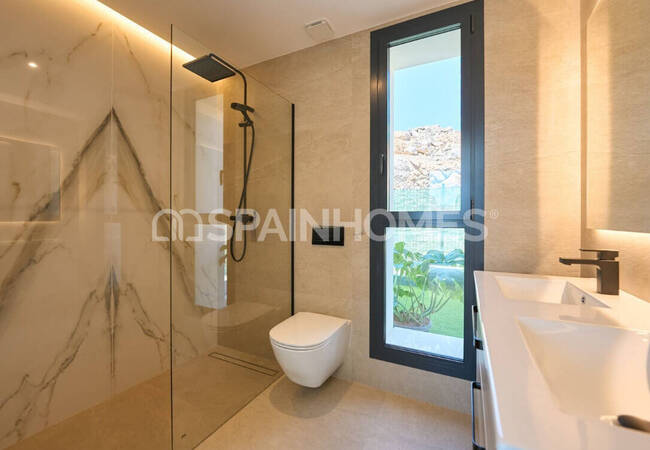 منازل حديثة مع مسابح خاصة في ألفاز ديل بي 36