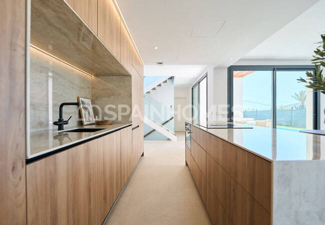 منازل حديثة مع مسابح خاصة في ألفاز ديل بي 19