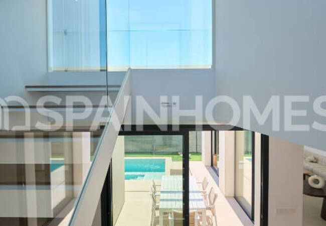 منازل حديثة مع مسابح خاصة في ألفاز ديل بي 22