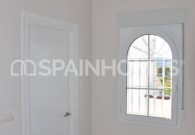 Spacious 4-bedroom Houses with Pools in Aspe Alicante 9