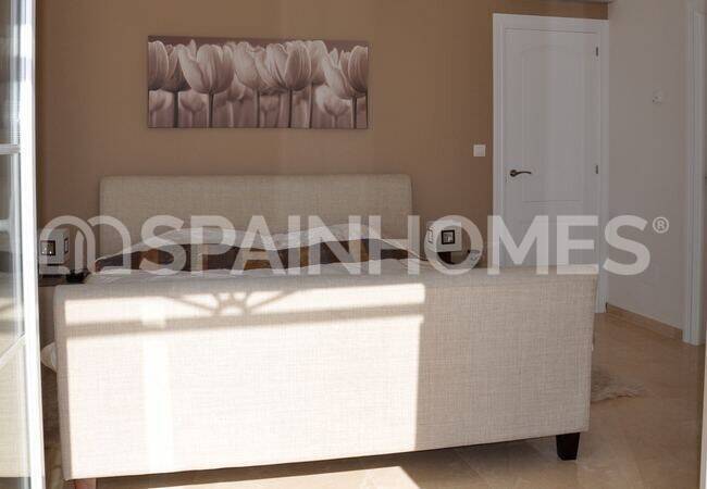 Spacious 4-bedroom Houses with Pools in Aspe Alicante 10