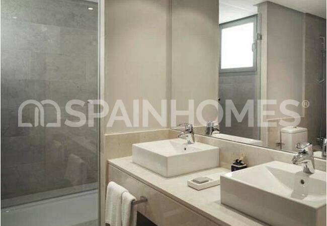 Spacious 4-bedroom Houses with Pools in Aspe Alicante 11