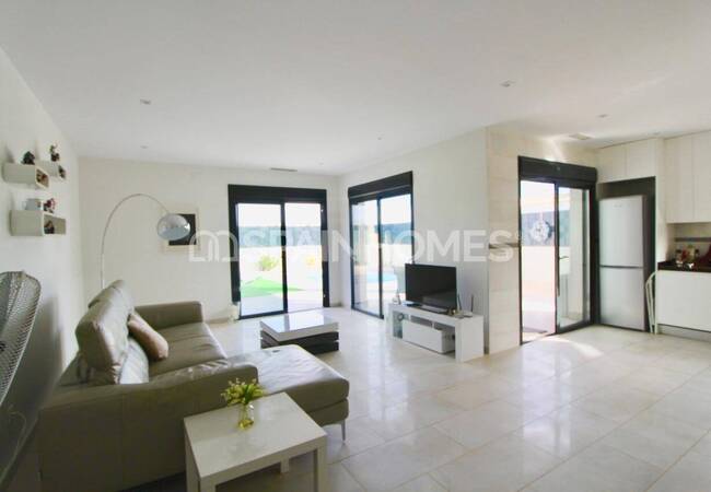 Spacious 3-bedroom Villas with Pools and Parking in Aspe Alicante 10