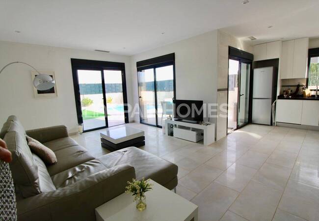 Spacious 3-bedroom Villas with Pools and Parking in Aspe Alicante 9