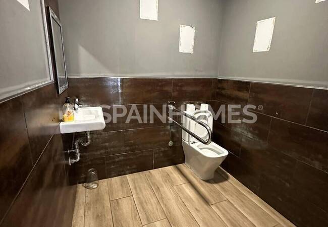 Corner-placed Business with Prime Location in Benalúa Alicante 10