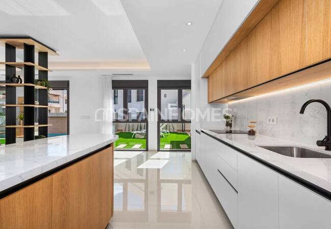 Stylish 3-bedroom House with Pool in Ciudad Quesada 14