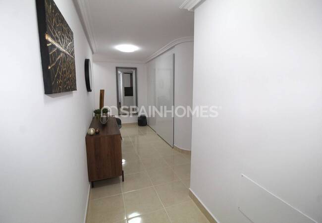 Torrevieja'da Denize Yakın, Verandalı ve Balkonlu Daire 22