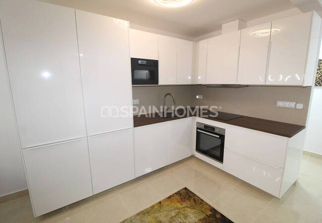 Torrevieja'da Denize Yakın, Verandalı ve Balkonlu Daire 6