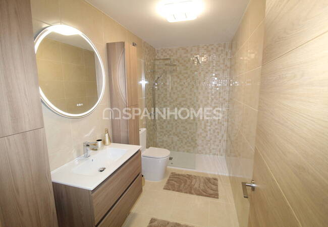 Torrevieja'da Denize Yakın, Verandalı ve Balkonlu Daire 16