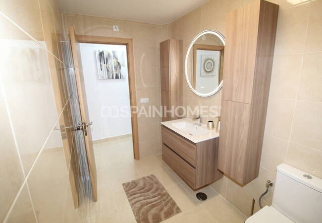 Torrevieja'da Denize Yakın, Verandalı ve Balkonlu Daire 15