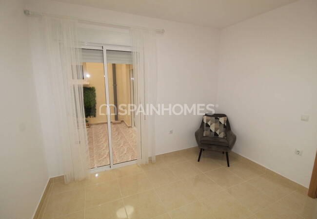 Torrevieja'da Denize Yakın, Verandalı ve Balkonlu Daire 12