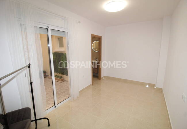 Torrevieja'da Denize Yakın, Verandalı ve Balkonlu Daire 10