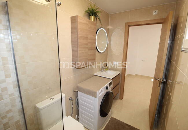 Torrevieja'da Denize Yakın, Verandalı ve Balkonlu Daire 14