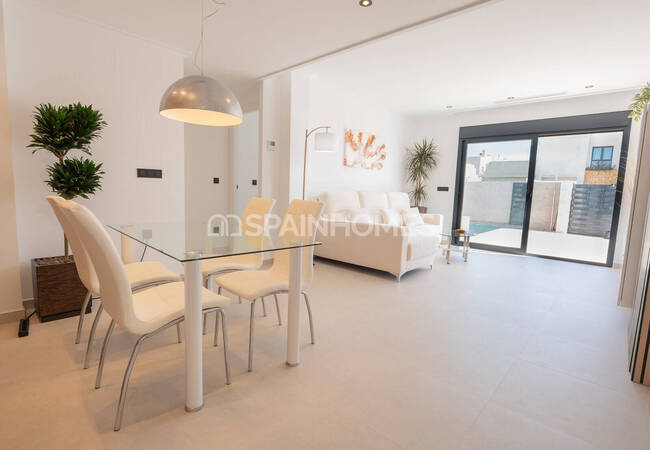 Casas Independientes Con Piscina Privada En La Marina Alicante 4