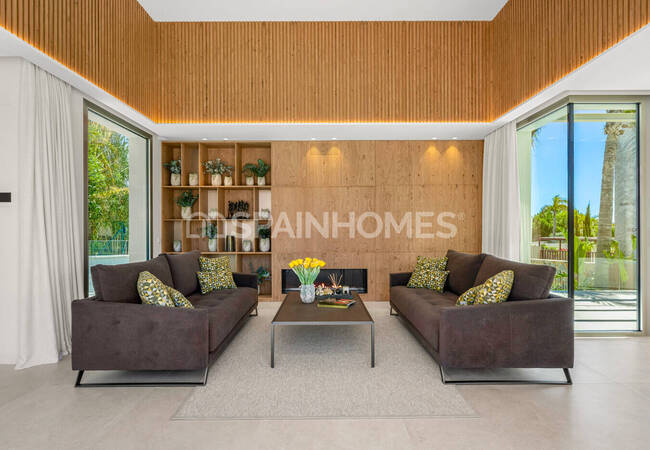 Las Colinas Golf'te Güney-batı Cepheli Şık Ev 16