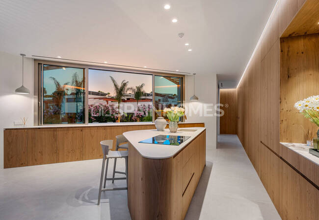 Las Colinas Golf'te Güney-batı Cepheli Şık Ev 21