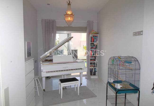 Huis Met 5 Slaapkamers, Zwembad En Solarium In Villamartin Orihuela 9