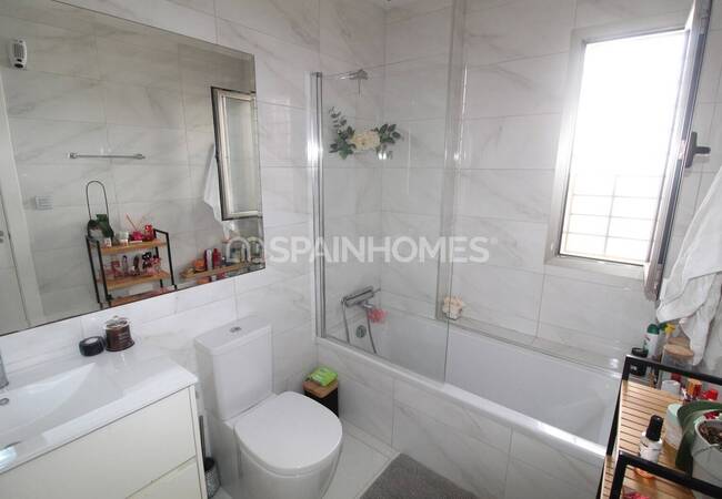 Huis Met 5 Slaapkamers, Zwembad En Solarium In Villamartin Orihuela 23