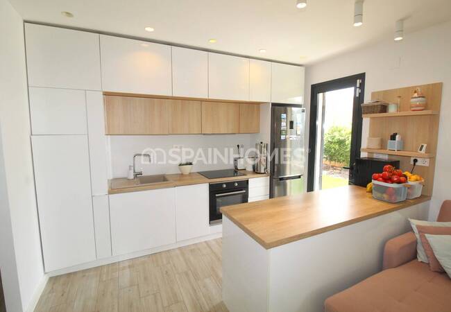 Stylish Detached House with Pool in La Zenia Alicante 15