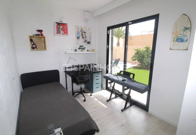 Stylish Detached House with Pool in La Zenia Alicante 21