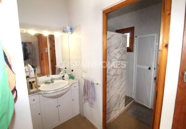 Spacious Real Estate with Private Pool in Alicante Elda 66