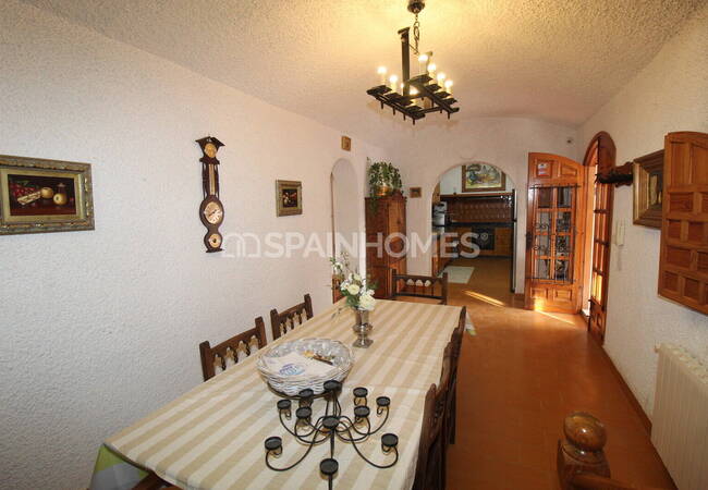 Spacious Real Estate with Private Pool in Alicante Elda 45