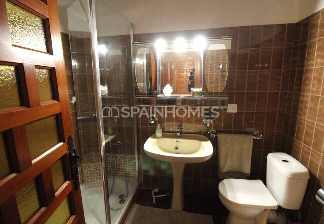 Spacious Real Estate with Private Pool in Alicante Elda 72