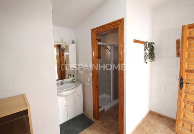 Spacious Real Estate with Private Pool in Alicante Elda 64