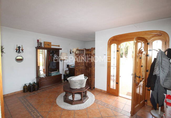 Spacious Real Estate with Private Pool in Alicante Elda 33