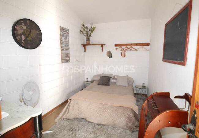 Spacious Real Estate with Private Pool in Alicante Elda 62
