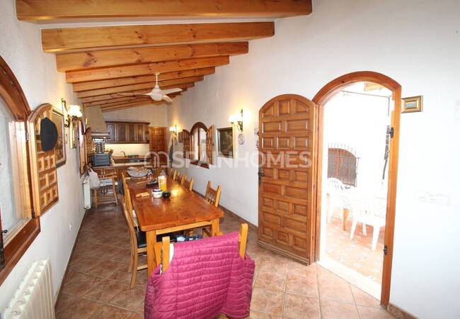 Spacious Real Estate with Private Pool in Alicante Elda 36