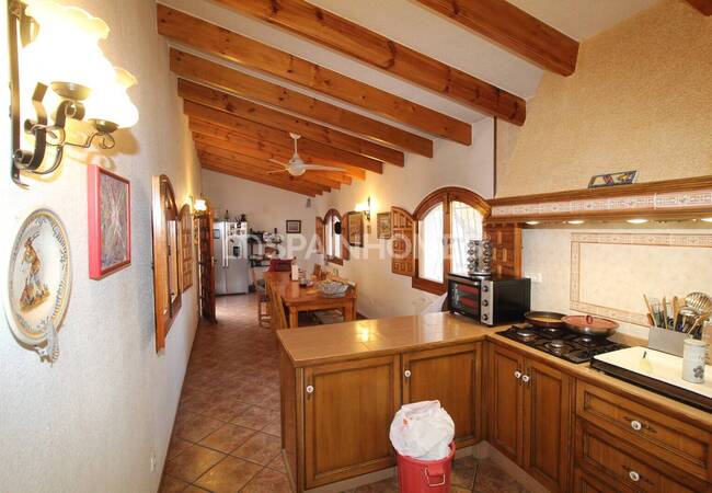 Spacious Real Estate with Private Pool in Alicante Elda 37