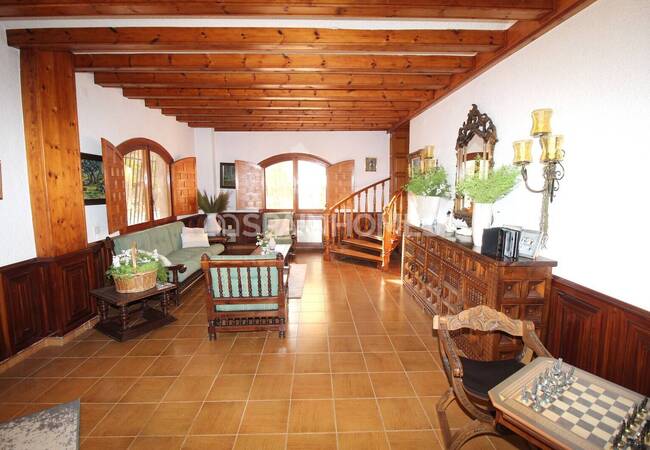 Spacious Real Estate with Private Pool in Alicante Elda 29
