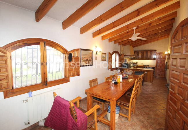Spacious Real Estate with Private Pool in Alicante Elda 35