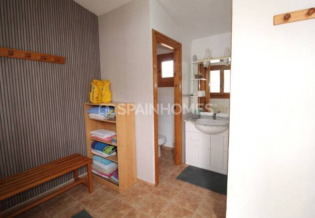 Spacious Real Estate with Private Pool in Alicante Elda 73