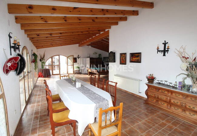 Spacious Real Estate with Private Pool in Alicante Elda 47