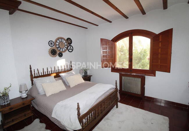 Spacious Real Estate with Private Pool in Alicante Elda 59