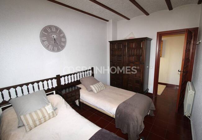 Spacious Real Estate with Private Pool in Alicante Elda 60