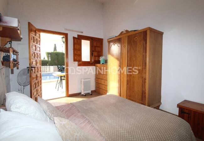 Spacious Real Estate with Private Pool in Alicante Elda 61
