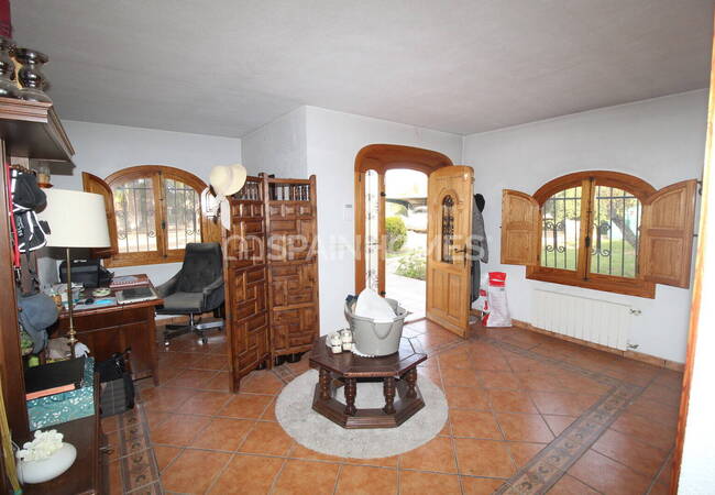 Spacious Real Estate with Private Pool in Alicante Elda 32