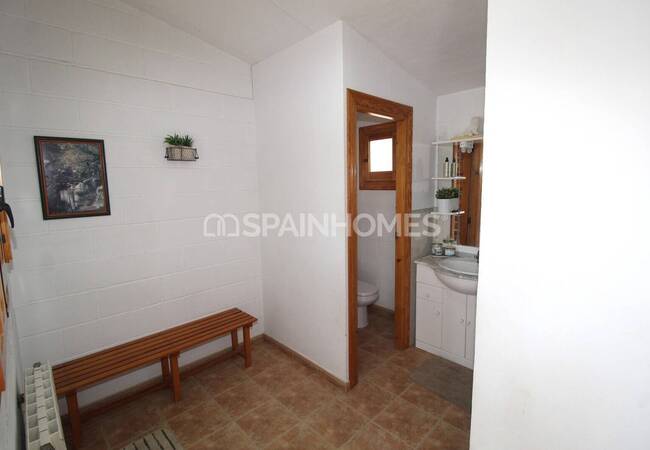 Spacious Real Estate with Private Pool in Alicante Elda 68
