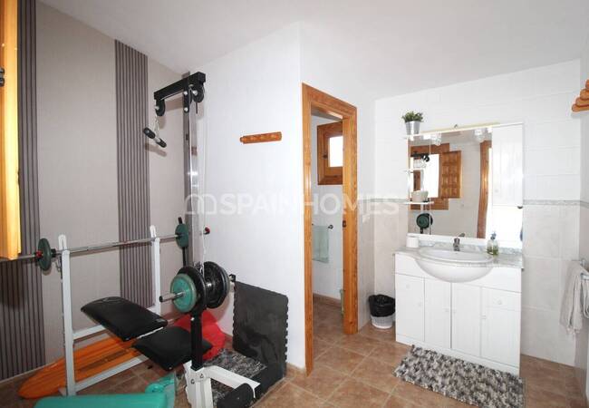 Spacious Real Estate with Private Pool in Alicante Elda 69