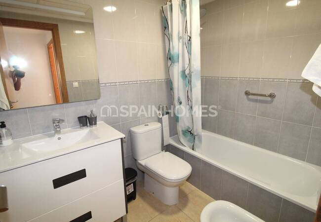 3-bedroom Flat with Pool Access in Santa Pola Alicante 28