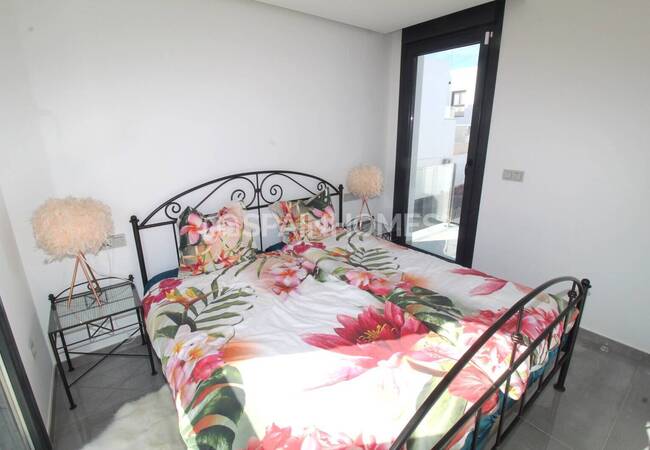 Detached House with Pool Near the Sea in Torrevieja Alicante 23