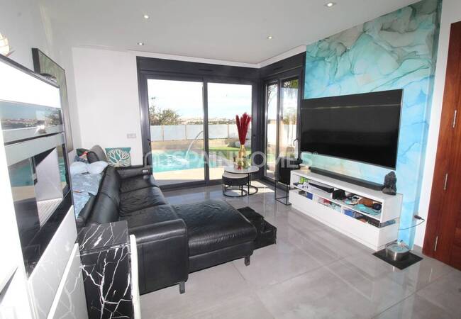 Detached House with Pool Near the Sea in Torrevieja Alicante 13
