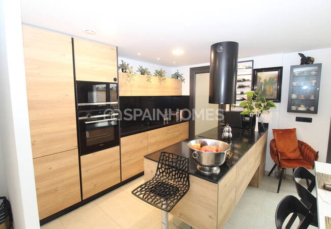 Люкс-квартира с общим бассейном и видом на море в Ориуэле 14