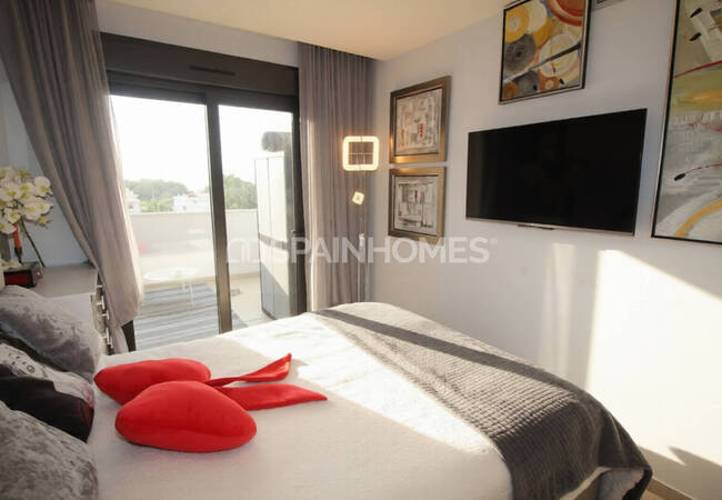 Люкс-квартира с общим бассейном и видом на море в Ориуэле 19