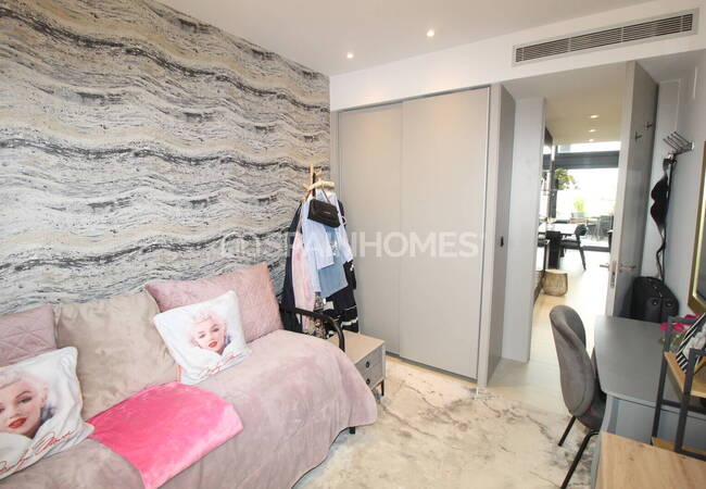 Люкс-квартира с общим бассейном и видом на море в Ориуэле 18