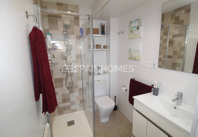 Punta Prima, Alicante’de Plaja Yakın Deniz Manzaralı Daire 21