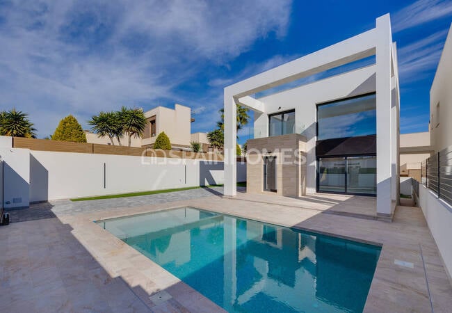 Alicante Torrevieja'da Özel Havuzlu ve Teraslı Villalar 21